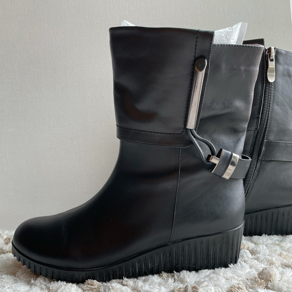 Anne Ross Leather mid rise boots size 36